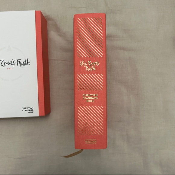 CSB She Reads Truth Bible, Poppy Linen, Black Letter, Full-Color Design - Picture 6 of 14